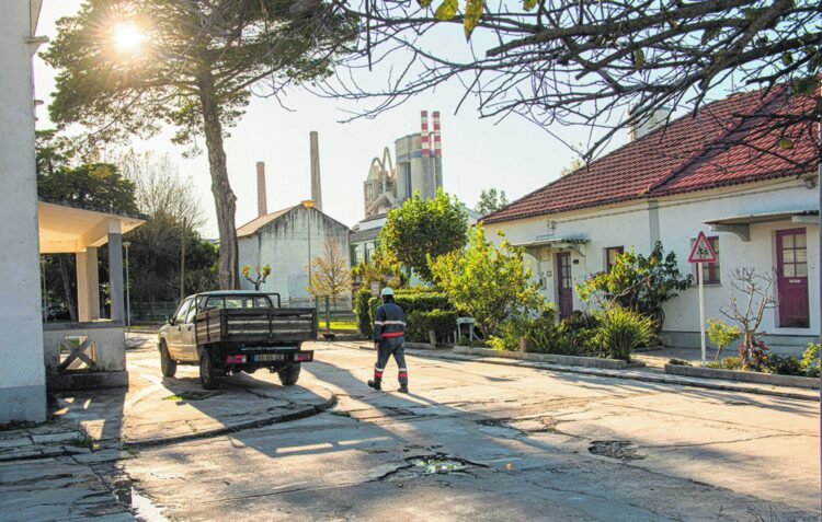 Reabilitação de oito casas no bairro da cimenteira em fase de projecto