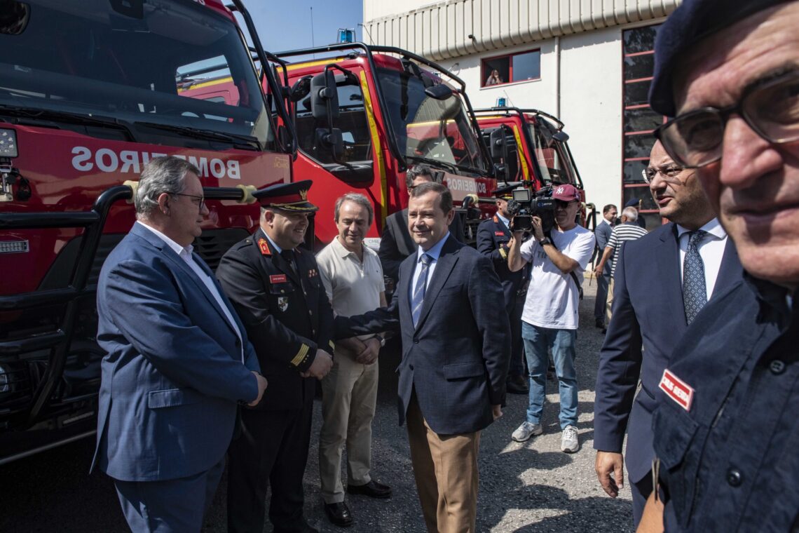 Parceria “exemplar” equipa bombeiros da região com 16 novas viaturas