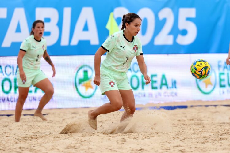 Jogadoras da região preparam Superfinal Europeia de futebol de praia na Polónia