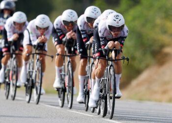 Vuelta: João Almeida sobe ao 3.º lugar após vitória da UAE Team Emirates no contra-relógio