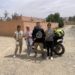 Parte de moto para levar ténis a crianças de Marrocos, Mauritânia e Senegal
