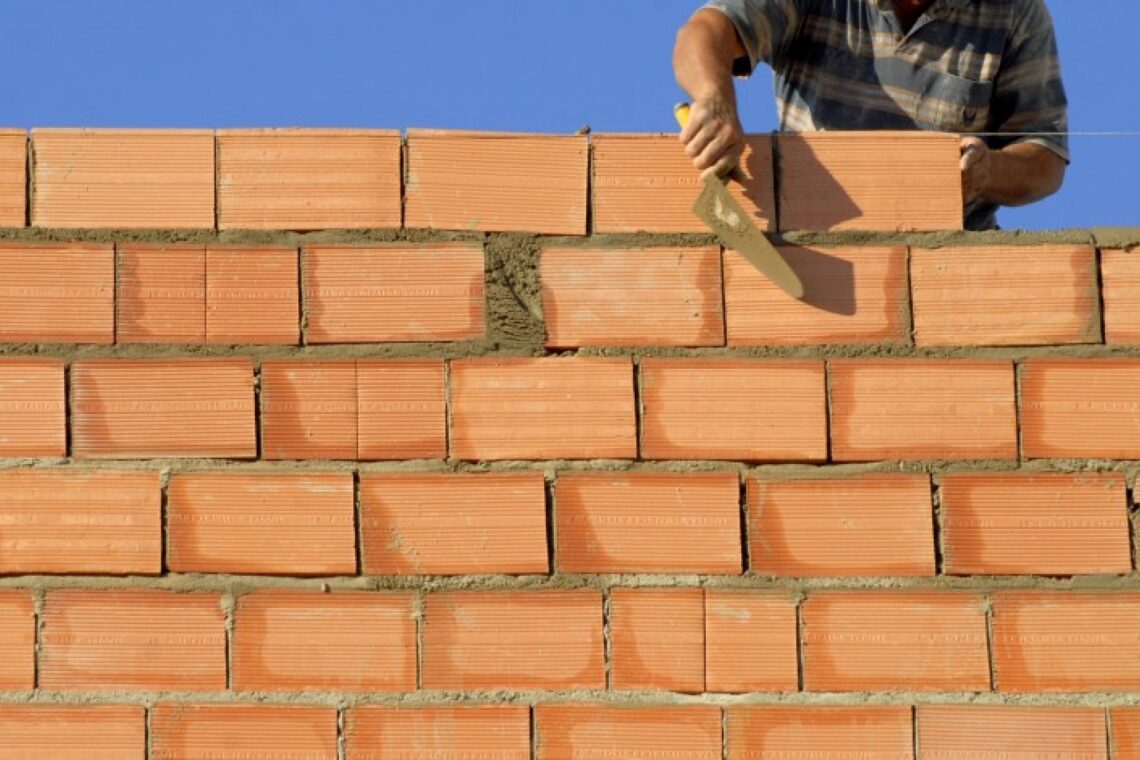 Falta de mão-de-obra e valores de empreitada baixos deixam por fazer 3,61 mil milhões de euros de obras públicas