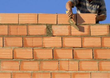 Falta de mão-de-obra e valores de empreitada baixos deixam por fazer 3,61 mil milhões de euros de obras públicas