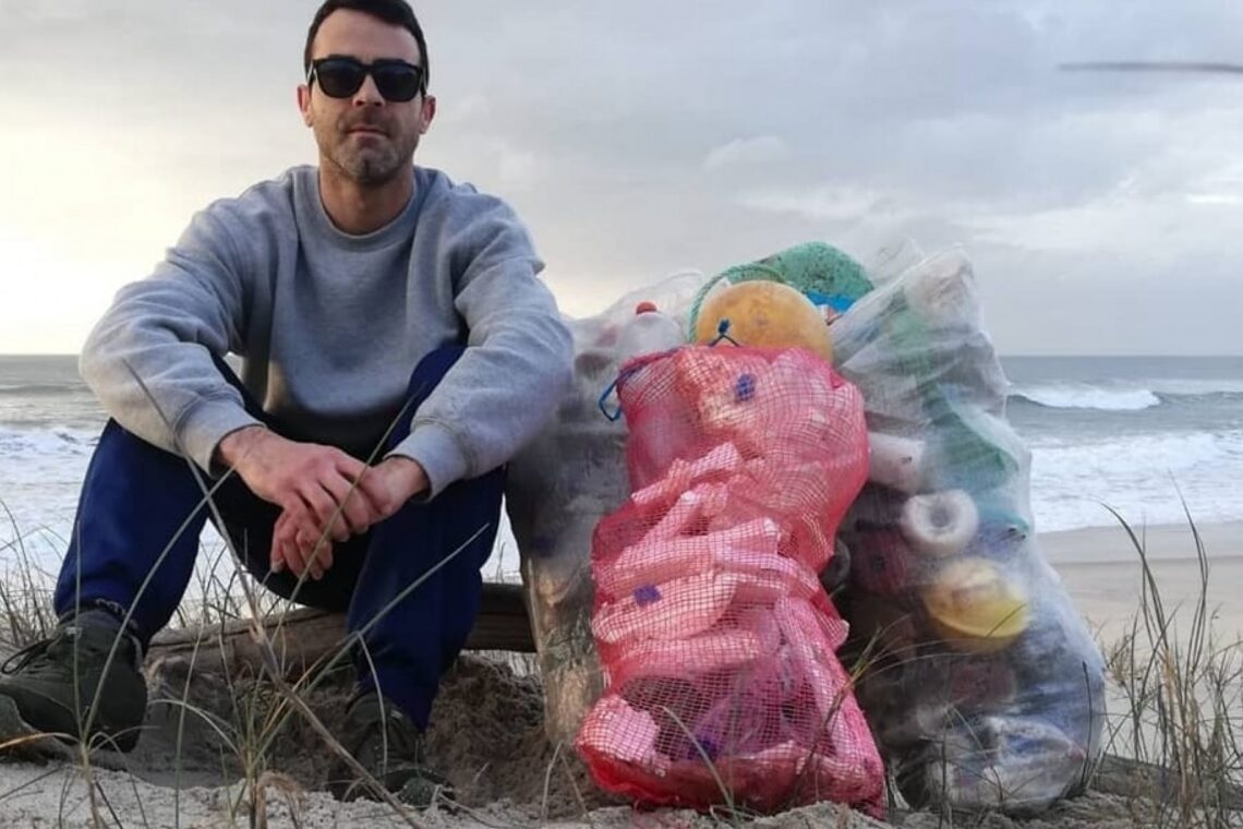 Voluntários retiram 64 toneladas de lixo da nossa costa