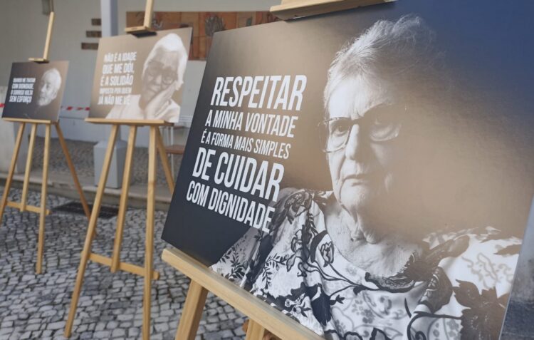 Idosos dos Pousos vestem pele de modelos em exposição que quer valorizar a velhice