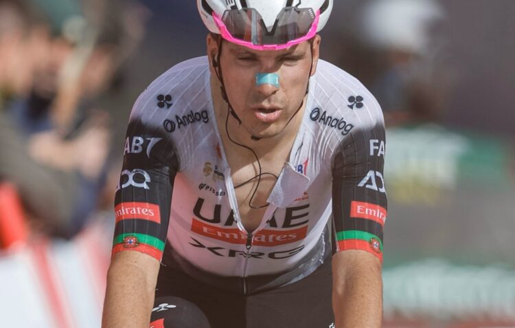 Vuelta: Giulio Pelizzari vence 17.ª etapa, Vingegaard ganha tempo a João Almeida
