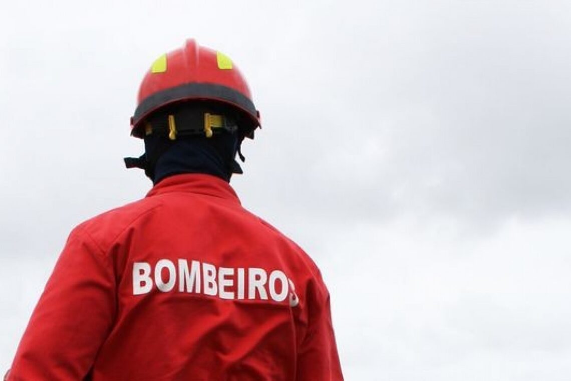 Incêndio obriga a evacuação de pensão na Batalha