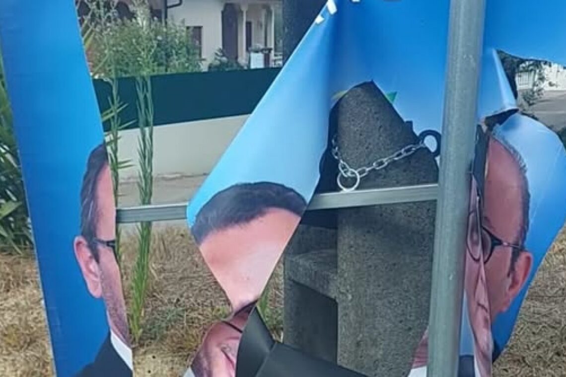 Cartaz de campanha do PS vandalizado em Leiria
