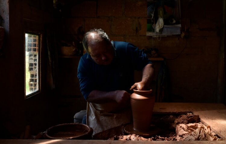 Olaria. Bajouca em livro e exposição nacional em Leiria