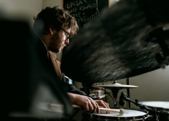 Artistas de Leiria prestam homenagem a Tony Allen, um dos inventores do afrobeat