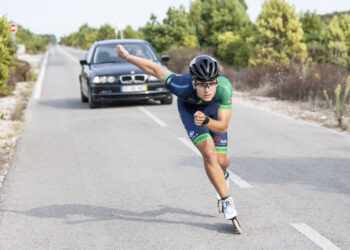 Na estrada para São Pedro de Moel, jovem patina pelo sonho de ir ao Mundial