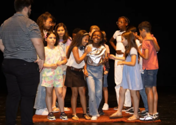 Escolho SER coloca crianças e jovens no centro da criação artística
