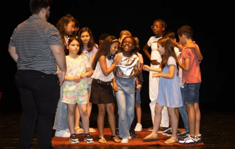 Escolho SER coloca crianças e jovens no centro da criação artística