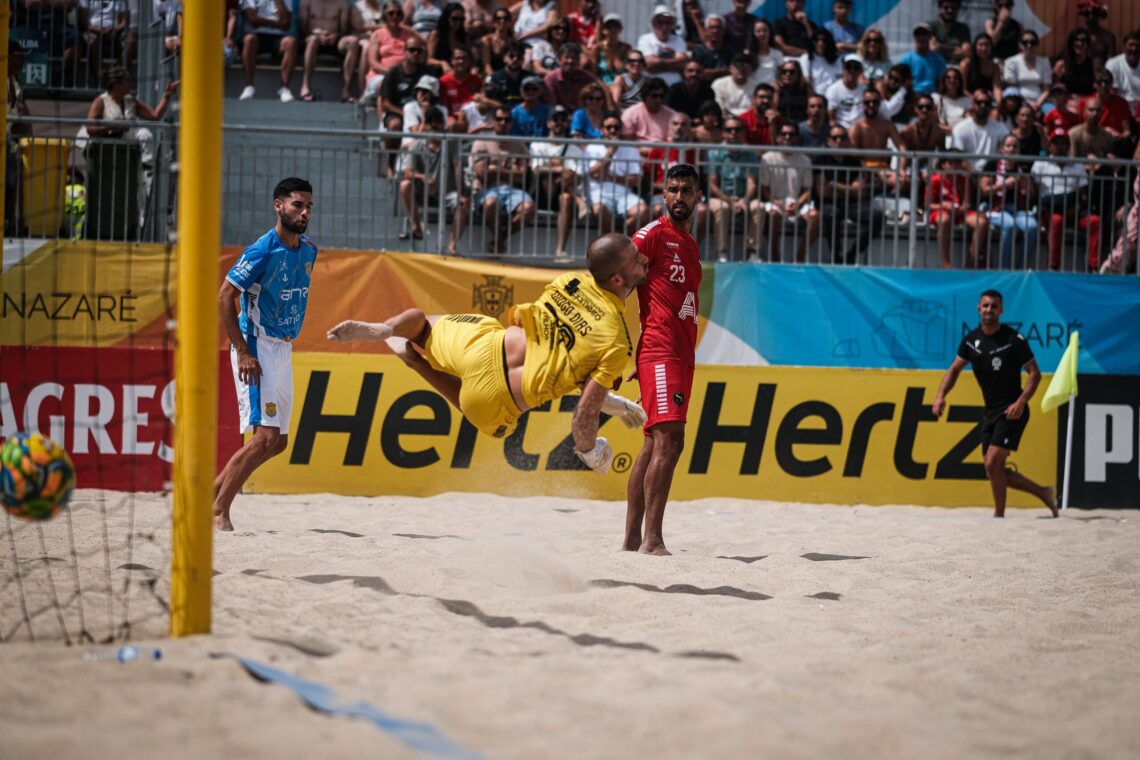 O Sótão sagra-se campeão nacional de futebol de praia frente ao Buarcos