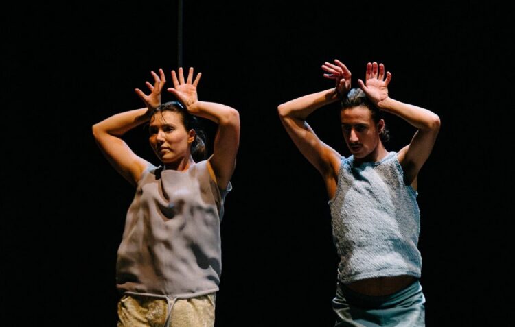 Dança: verdade, consequência e Bombazine em Agosto