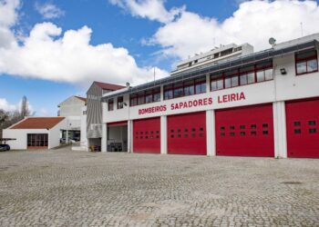 Recém-nascido abandonado à porta dos Bombeiros Sapadores de Leiria