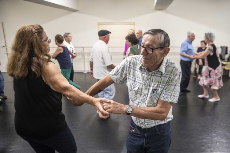 Dança ajuda ex-combatentes a “espantar” traumas e dores