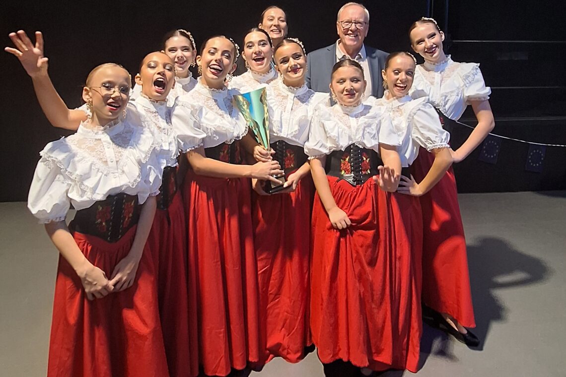 Academia de Dança Reme Rodriguez, de Fátima, premiada em França
