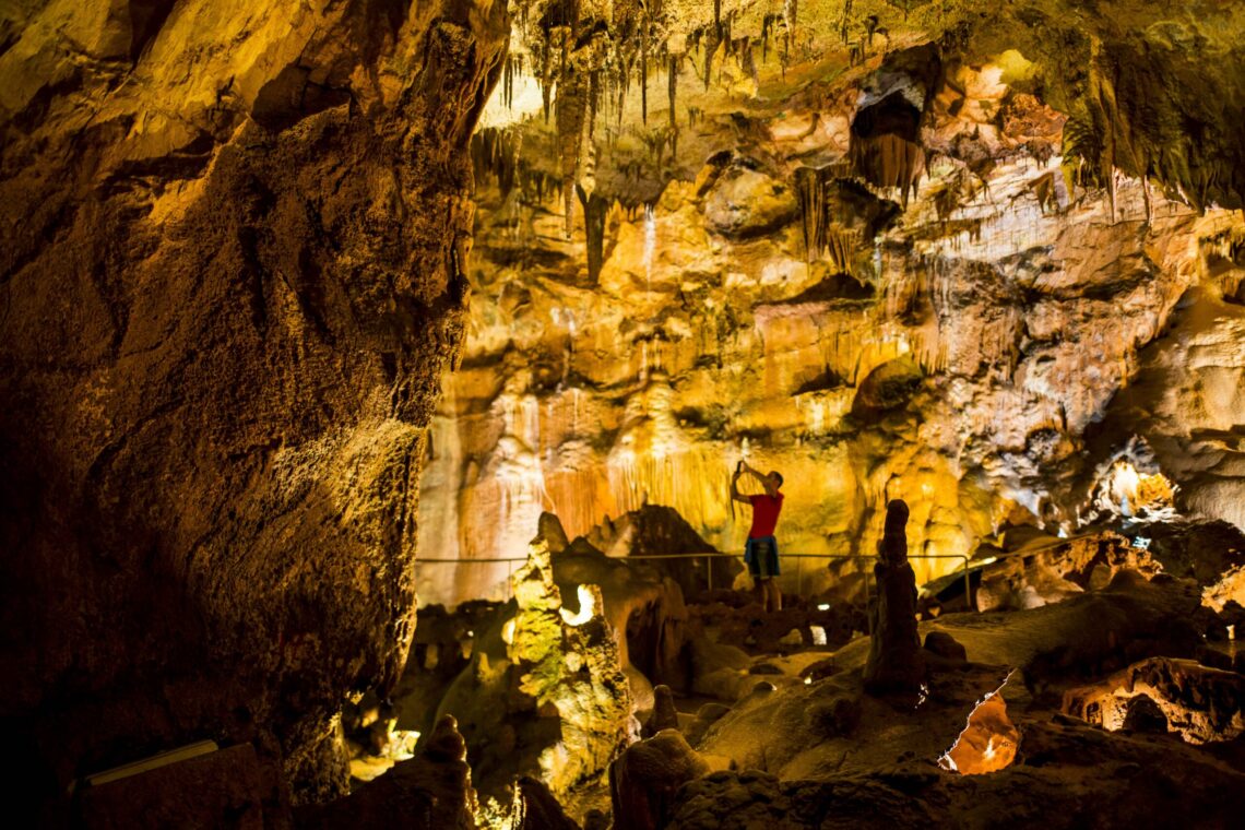 Grutas de Mira de Aire acolhem jornadas de turismo subterrâneo