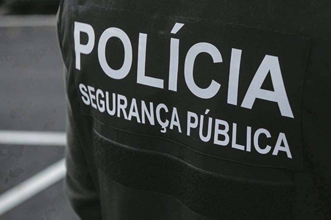 Tentou estrangular a mulher e ameaçou-a com um machado. Foi detido pela PSP de Leiria