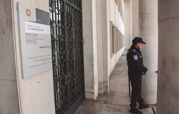 Sete anos de prisão para arguido que tentou matar três homens em Leiria