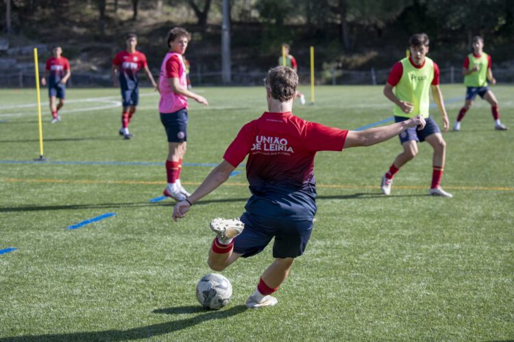 O sonho de jogar nas ligas profissionais mora na equipa de sub-23 do Leiria
