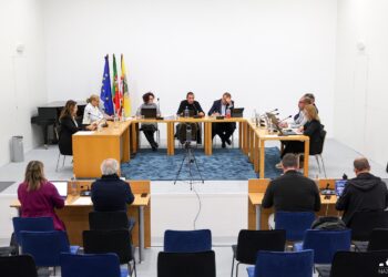 Serafim Silva distribui pelouros. Luís Miguel Sousinha é vice-presidente do Município da Nazaré