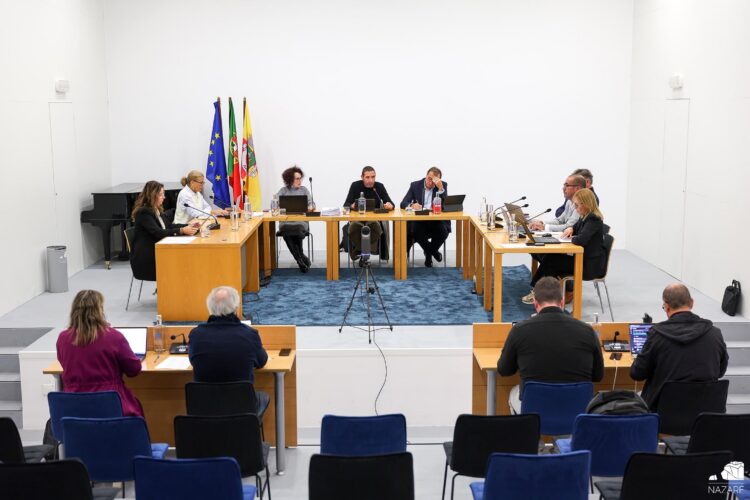 Serafim Silva distribui pelouros. Luís Miguel Sousinha é vice-presidente do Município da Nazaré