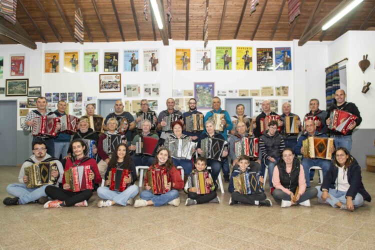 Escola de Concertinas da Barrenta há 20 anos a preservar tradições