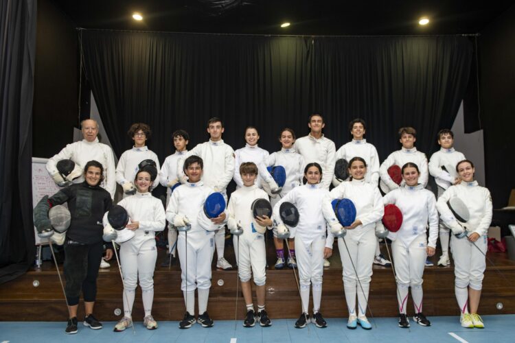 Touché, que Leiria tem um novo clube de esgrima onde cabem todas as idades
