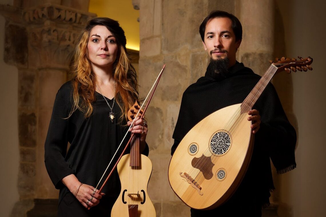 The Wandering Bard: as cantigas do avô  materno de D. Dinis e o luar de Leyriath