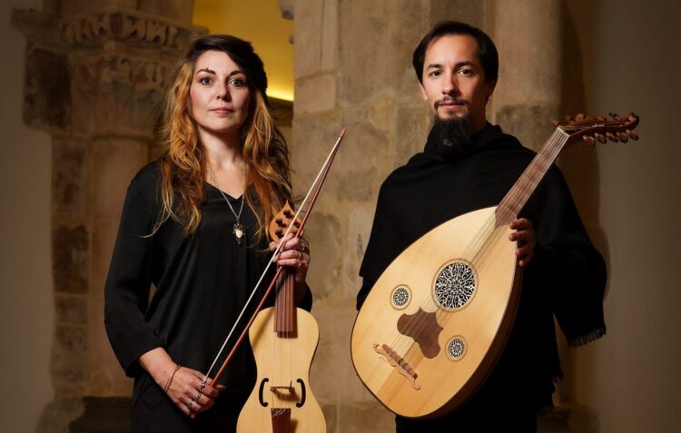 The Wandering Bard: as cantigas do avô materno de D. Dinis e o luar de Leyriath