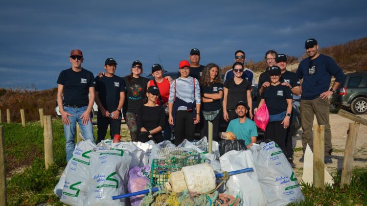 Esta tarde, há acção de limpeza na Praia de Paredes da Vitória
