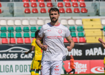 União de Leiria recebe o Lusitânia de Lourosa em Tondela