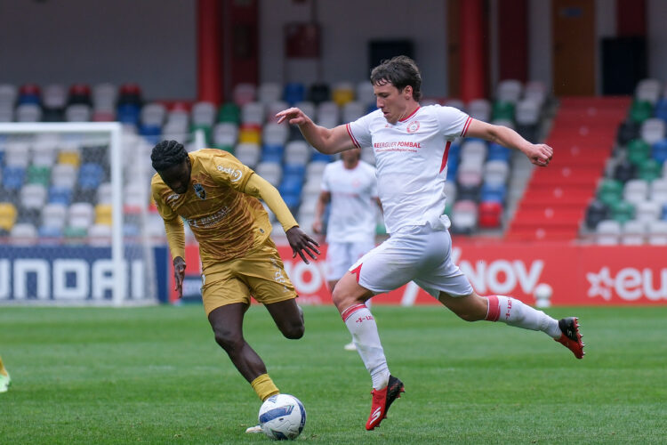 União de Leiria sofre pesada derrota contra o Farense