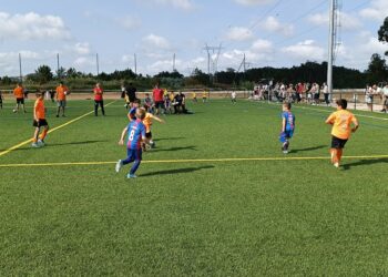 Torneio junta 450 crianças no Campo Desportivo de Parceiros, recuperado após a tempestade