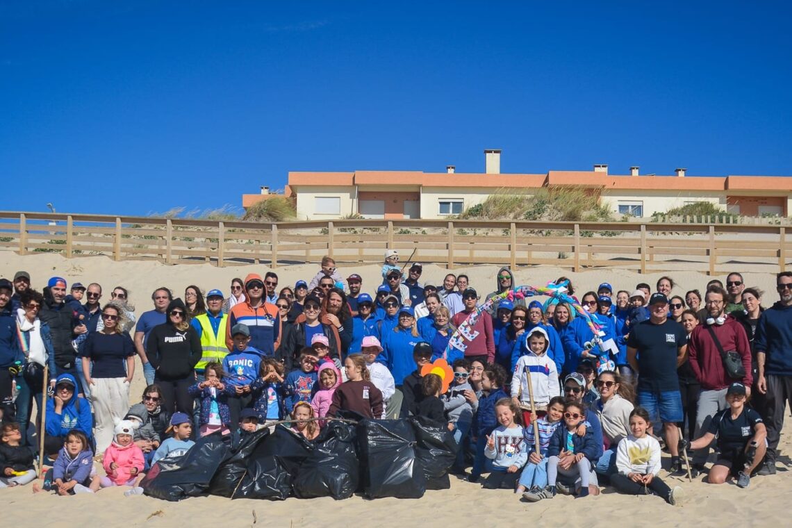 Voluntários recolhem 60 quilos de lixo da Praia do Pedrógão