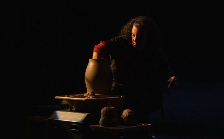Mestra recebe 70 ceramistas e junta teatro e concertos