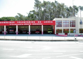 Bombeira atropelada quando ia para o quartel em Leiria, condutor em fuga