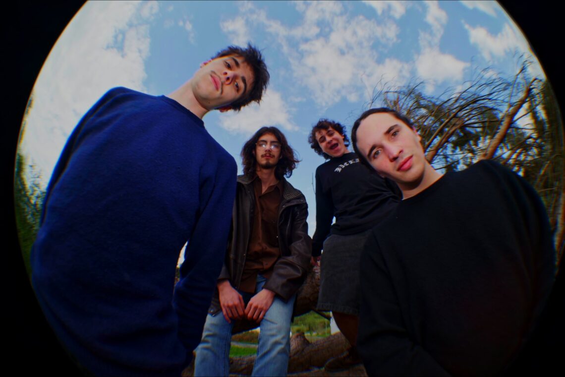 Albatroz lançam single e assinam pela Omnichord