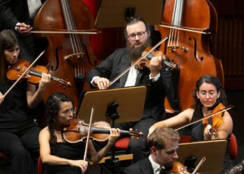 Oeste: pianistas internacionais e uma estreia mundial