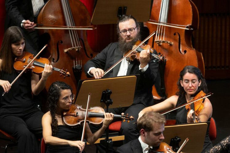 Oeste: pianistas internacionais e uma estreia mundial