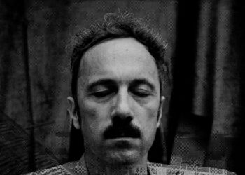 Mau Teatro: Humberto em vinil com selo Omnichord