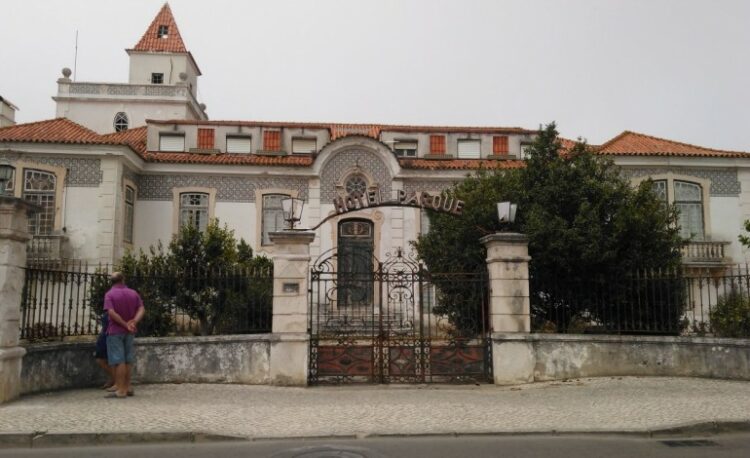 Hotel Parque de São Martinho do Porto vai ser convertido em apartamentos