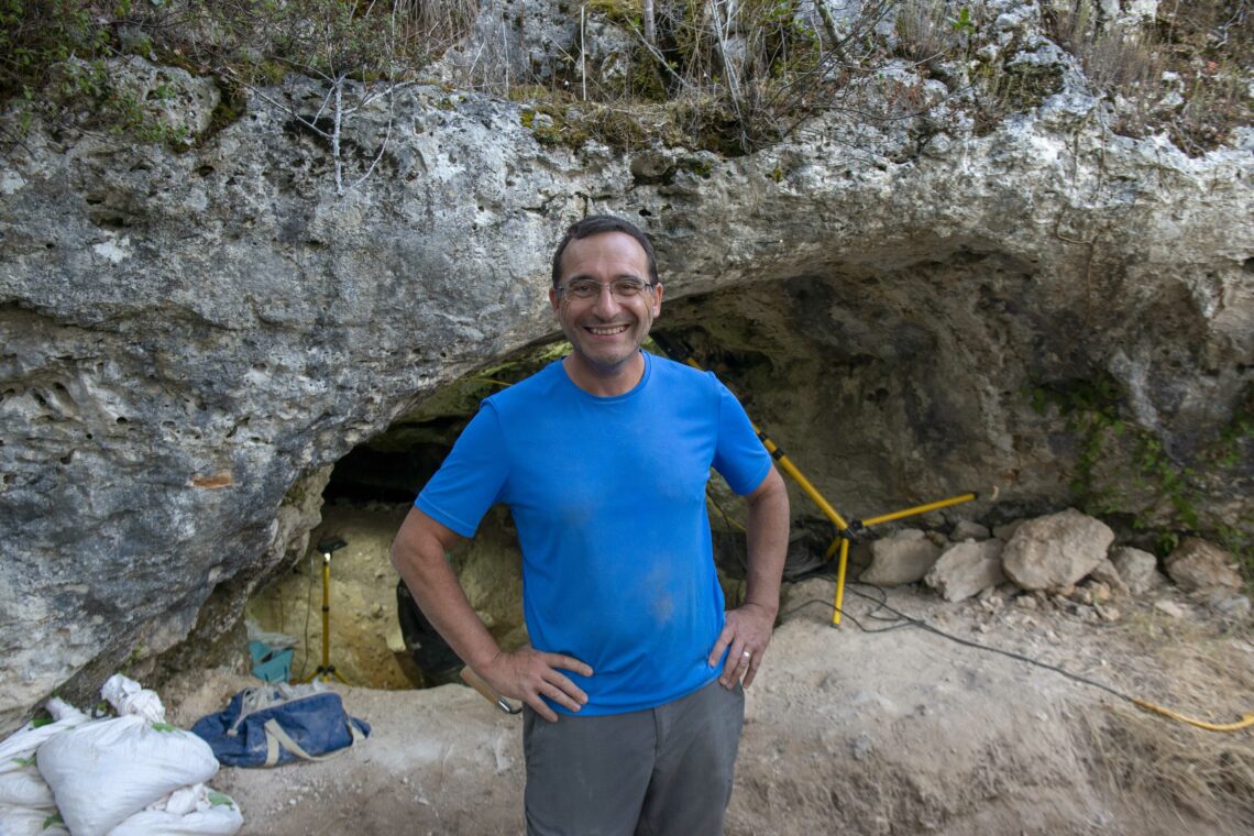 Telmo Pereira: “na região, praticamente em cada gruta em que se entra há uma necrópole”