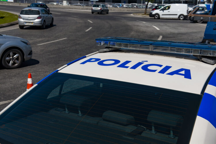 Casal reincidente em venda de artigos contrafeitos detido em Leiria