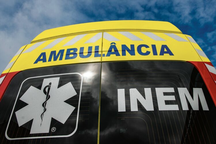 Bombeiro agredido por popular no socorro a acidente no concelho de Porto de Mós