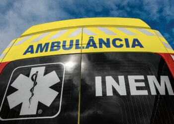 Incêndio habitacional em Mira de Aire obriga a transporte helitransportado de vítima