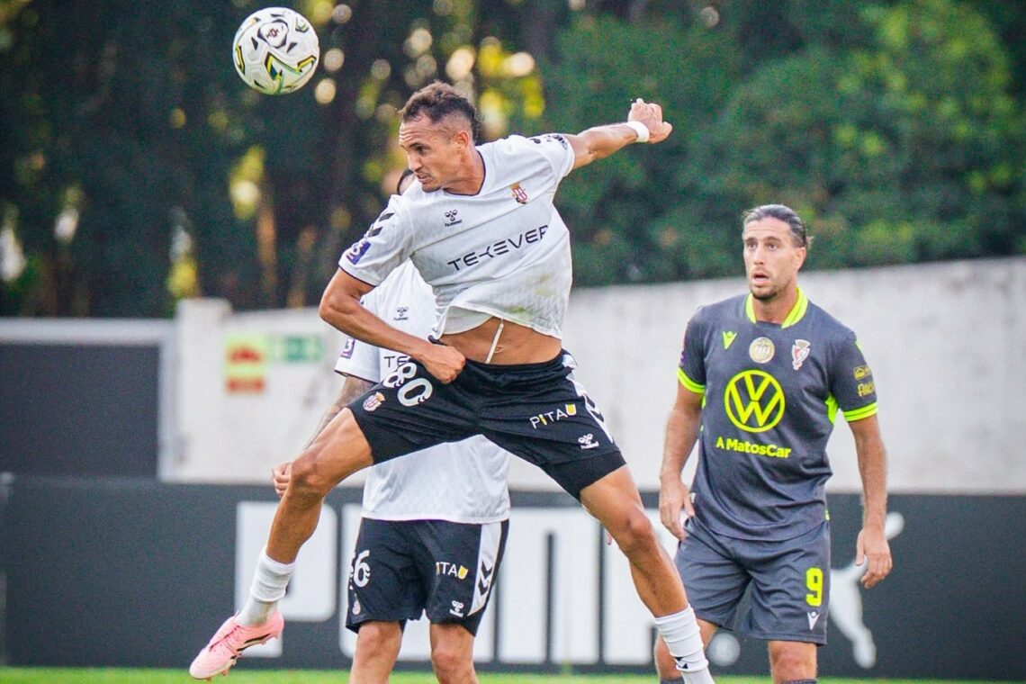 Futebol profissional está de regresso e equipas são cautelosas nos objectivos