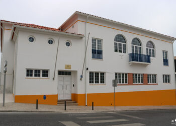 Reabilitação de moradias no Porto de Abrigo leva PJ à Câmara da Nazaré